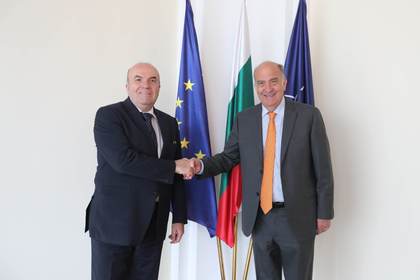 Minister of Foreign Affairs Nikolay Milkov held a meeting with the newly appointed Ambassador of the United States of America to Bulgaria Kenneth Merten