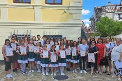 Радост, въодушевление и усмивки по време екскурзията на българското черноморие на ученици от българското национално малцинство от Сърбия