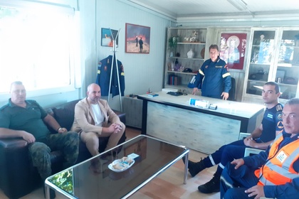 Генералният консул Антон Марков се срещна с българската група пожарникари в Гърция