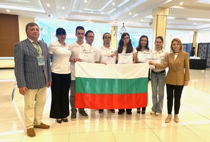 Български ученици от националния отбор по физика взеха участие в 36-ия Международен турнир на младите физици в град Мъри
