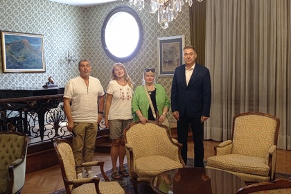 Посланик Петко Дойков посети с. Бело блато и се срещна с български художници