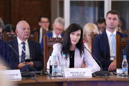 Вицепремиерът и министър на външните работи Мария Габриел на 8-ата  среща на върха на Инициативата „Три морета“: По-добрата свързаност на региона ще е от полза както за нашите страни, така и за Европейския съюз 