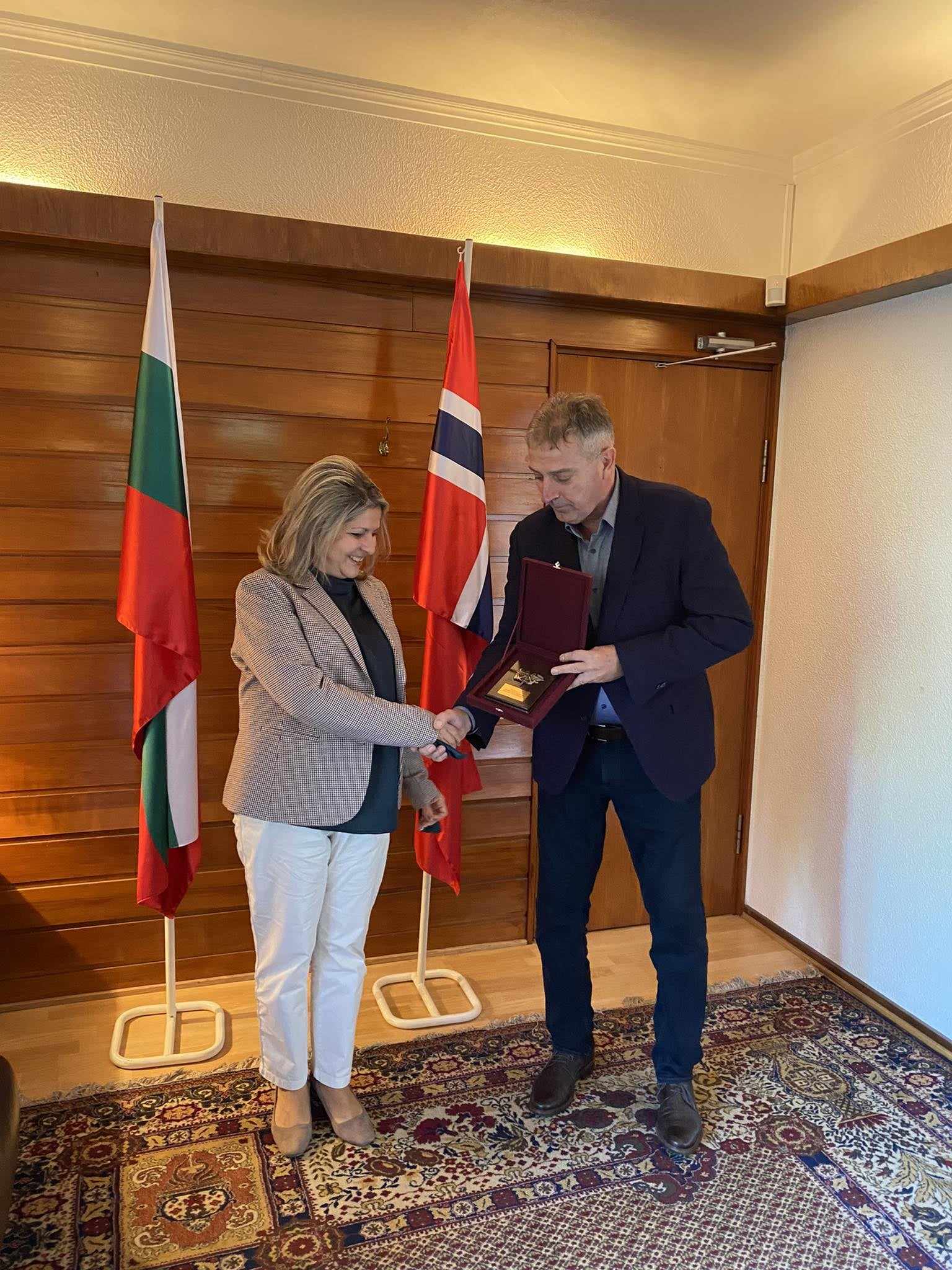 Началникът на отбраната адмирал Емил Ефтимов посети Посолството на Република България в Кралство Норвегия