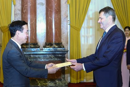 Връчване на акредитивните писма на извънредния и пълномощен посланик на Република България в Социалистическа република Виетнам г-н Павлин Тодоров