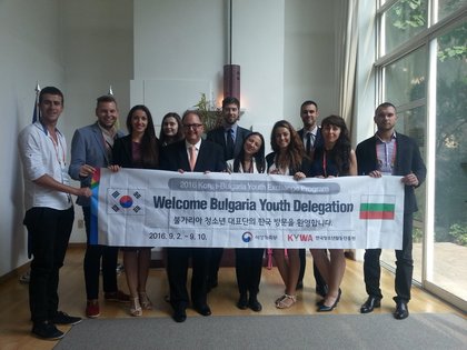 Среща на посланик Петър Андонов с българска младежка делегация 