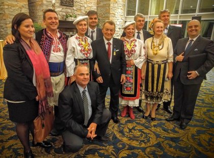 Удостояване на Игнат Канев, почетен консул на Република България в Мисисага, Канада, със „Златна лаврова клонка“ на МВнР 