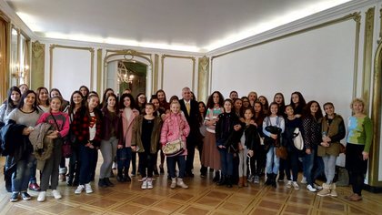 Детски хор „Милка Стоева” от Бургас в българското посолство в Прага
