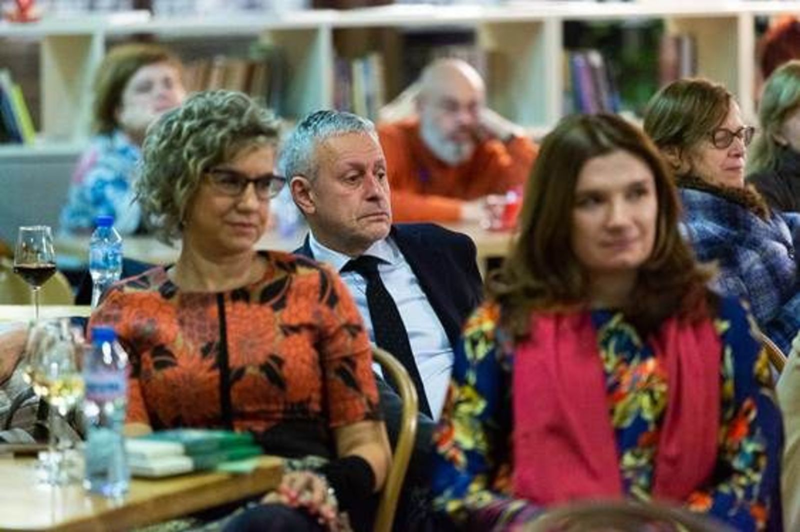 ЛИТЕРАТУРАТА Е ДИПЛОМАЦИЯ: ПЪТЕШЕСТВИЯ В КНИГАТА „СЪНИЩА“ НА ВИКТОР МЕЛАМЕД
