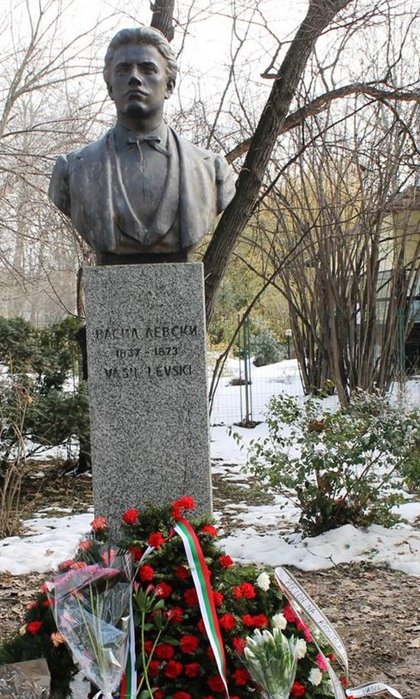 Възпоменателна церемония пред паметника на Васил Левски в парка „Херастръу“, Букурещ