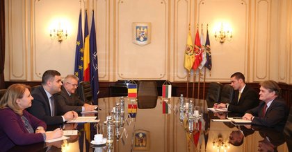 Среща на посланик Тодор Чуров с министъра на отбраната на Румъния Габриел Леш
