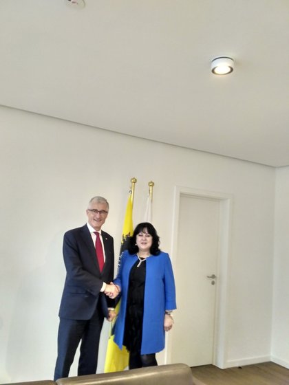 Среща на посланик Добрева с Херт Буржоа, министър-председател на правителството на регион Фландрия