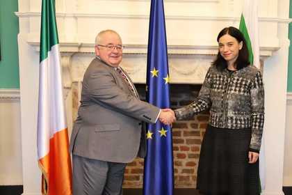 Среща между посланика на Република България в Ирландия Ваня Андреева и Шон О’Фиъргейл, председател на Камарата на представителите на Ирландския парламент