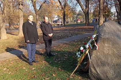 Посланик Петко Дойков и служители на посолството в Белград положиха цветя пред паметника на Васил Левски и Георги Сава Раковски в Белград