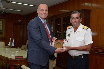 Среща на посланик Михайлов с главнокомандващия на Военноморските сили на Аржентина адмирал Алиеви