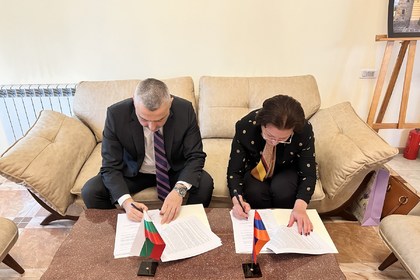 Посланик Калин Анастасов подписа две Споразумения за предоставяне на безвъзмездна финансова помощ, едното от които е: „Обновяване на училищния гимнастически салон № 131“ 