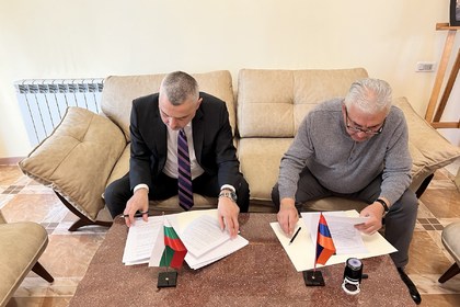 Посланик Калин Анастасов подписа две Споразумения за предоставяне на безвъзмездна финансова помощ , едното от които е: "Осигуряване на ултразвуково оборудване за по-добри диагностични услуги в хематологията и онкологията"