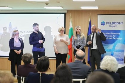  Мария Габриел: Необходими са иновации в подкрепа за обществото на глухите