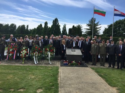  Полагане на венци на мемориалния комплекс в гр. Вуковар по случай Деня на Българската Армия
