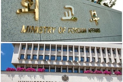 Посланик Петър Крайчев разговаря с генералния директор за Европа в МВнР на Република Корея посланик Чой Техо