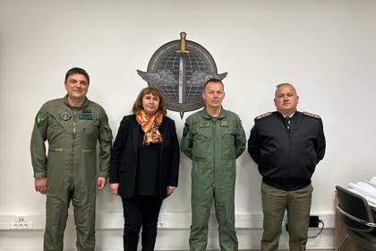 Посланик Ива Крулева и военният аташе полковник Иван Студенков проведоха работно посещение в Тренировъчния център на Многонационална програма за подготовка на авиацията за специални операции
