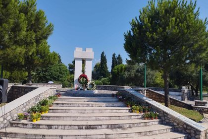 В Мемориалния парк на цивилните жертви на Побрежье в Подгорица беше отбелязан Международният ден за възпоменание на жертвите на геноцида в Сребреница, организиран от Босненския съвет в Черна гора