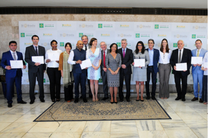 Награждаване на посолството на България в Бразилия за участие в програмата на Губернатора на Бразилия