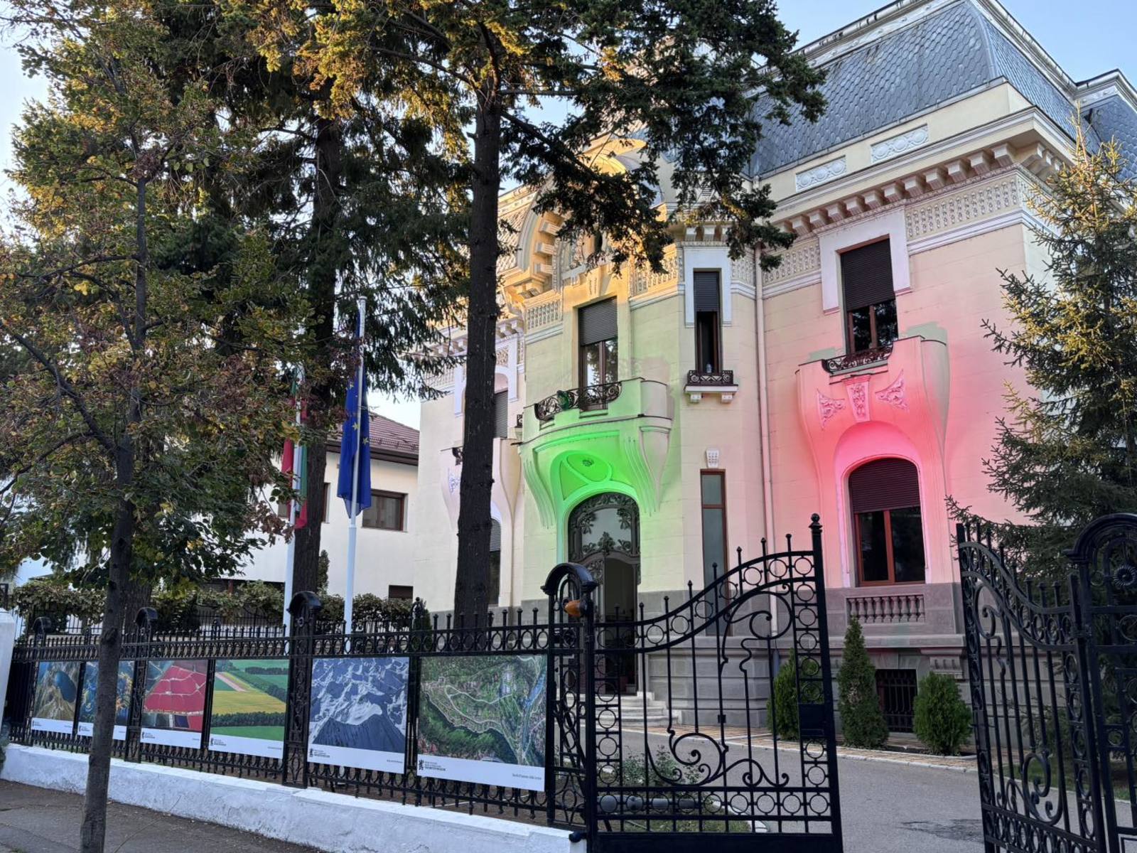 Изложбата „България от птичи поглед“ бе открита в Букурещ като част от програмата на Срещата на върха на „Европа Ностра“