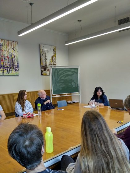 Среща на посланик Добрева със студенти в университета в Гент