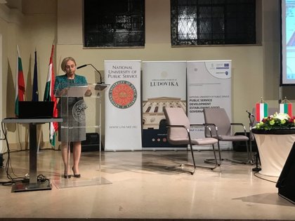 Посланик Богданска представи България на посланическия форум към университета "Людовика"