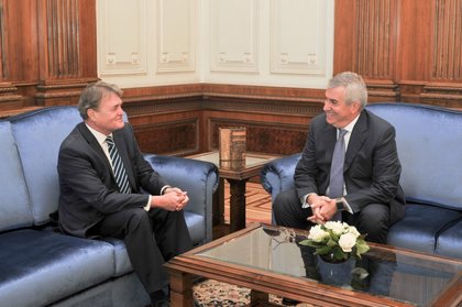 Среща на посланик Тодор Чуров с председателя на Сената Калин Попеску-Таричяну