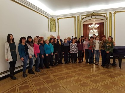 Камерен хор "Златна лира" посети посолството в Прага