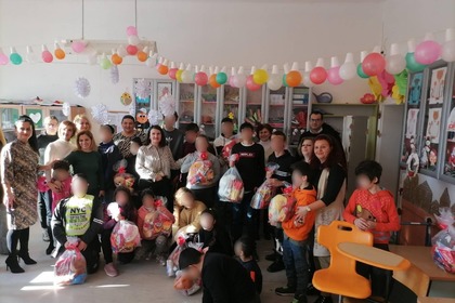 Предоставяне на подаръци за деца в неравностойно положение