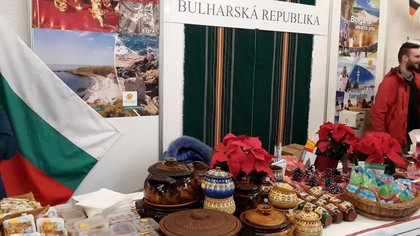 България с пъстър щанд на благотворителния Коледен базар в Братислава