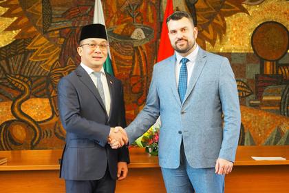 Minister Georgiev Awards the Ambassador of Indonesia with the "Golden Laurel Branch"