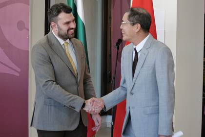 Minister of Foreign Affairs Georg Georgiev Opens Photo Exhibition Dedicated to the 75th Anniversary of the Establishment of Diplomatic Relations Between Bulgaria and Vietnam