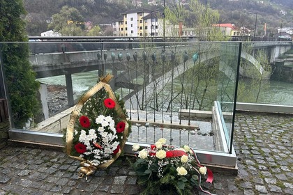 Посланик Петко Дойков положи венец пред паметника на загиналите 12 деца от град Свищов при трагедията в река Лим от 2004 г.