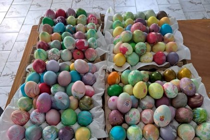 Кръжок по боядисване на великденски яйца в Хавана