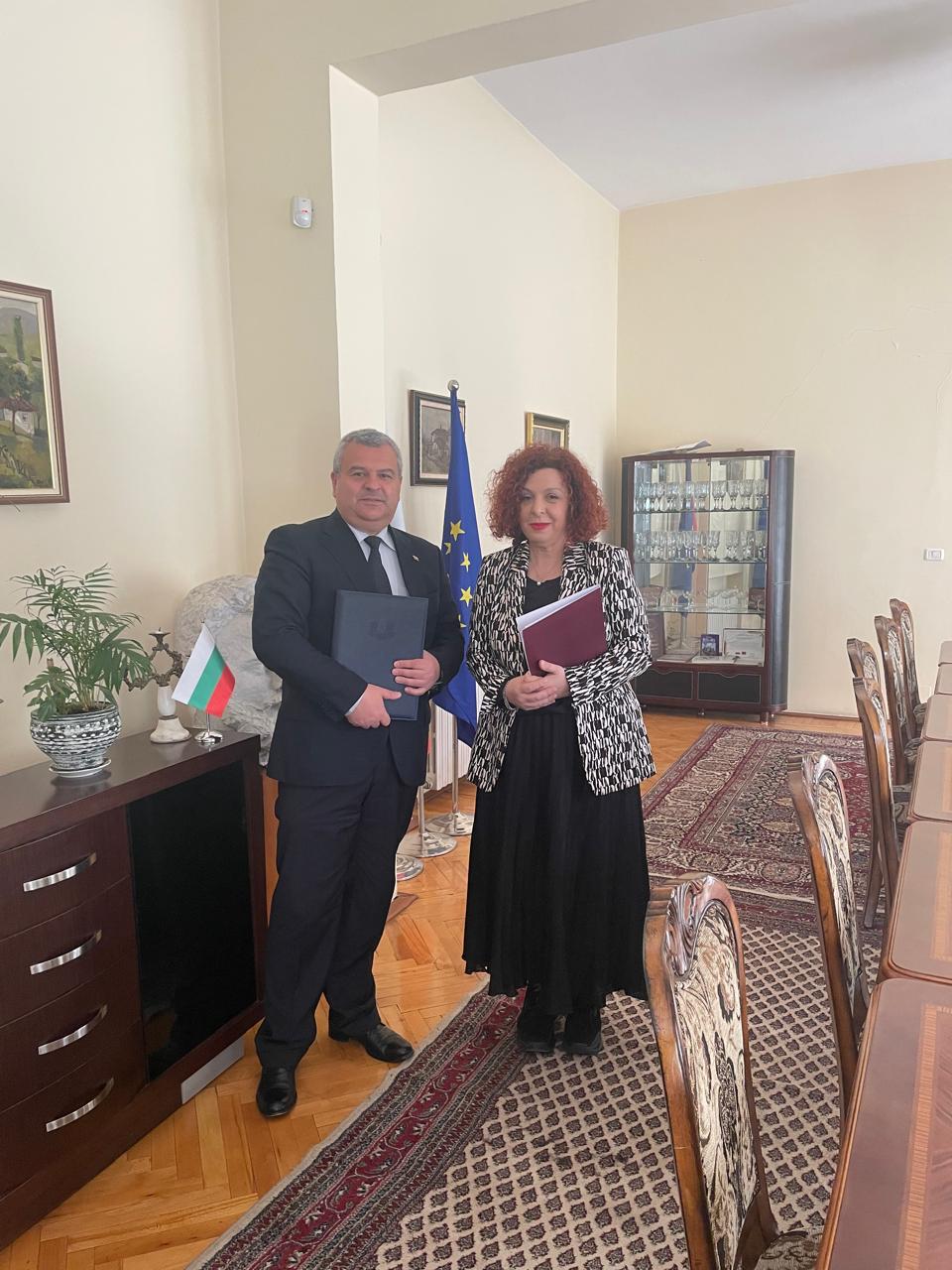 Financim bullgar për fëmijët me nevoja të veçanta në Elbasan, familjet në nevojë në Durres dhe Pustec, për zhvillimin e kapacitetit të institucioneve shqiptare për të luftuar krimin e organizuar dhe për një nismë mjedisore shkollore
