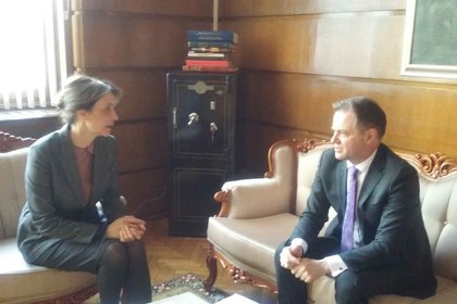 Среща на посланик Надежда Нейнски с албанския посланик в Турция Генти Гажели