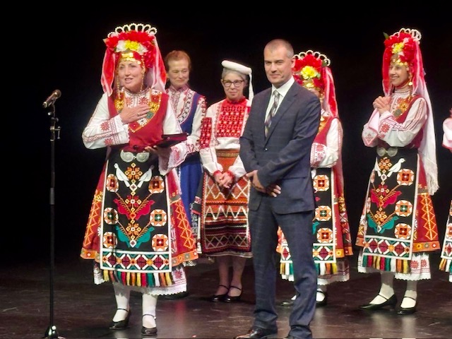 Honorary award granted to the Bulgarian Folklore Ensemble "Rodina" (Ottawa) on the occasion of its 25th anniversary