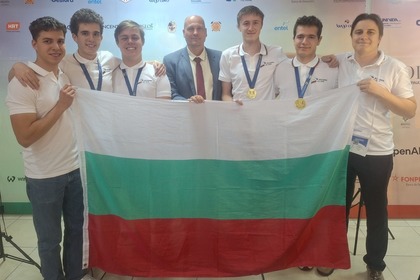 Посланик Стоян Михайлов взе участие в заключителната церемония по награждаване на 37-та Международна олимпиада по информатика в гр. Сукре, Боливия и поздрави българския отбор за отличното представяне 