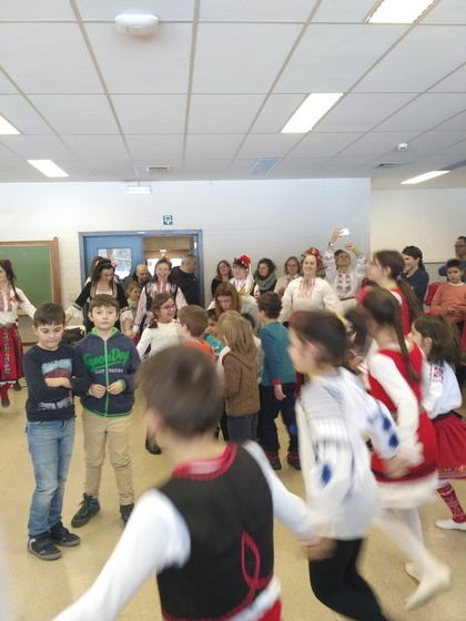 Българското училище „Пейо Яворов“ в Брюксел празнува Трети март с песни и стихотворения