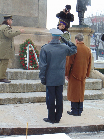 В Плоещ поднесоха венци на Паметника на румънските военнослужещи и българските опълченци в Руско-турската война