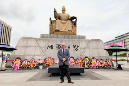 Посланик Петър Крайчев с участие в тържествени събития за отбелязване на Деня на корейската азбука Хангъл в градовете Сеул и Седжонг, 9 октомври 2025 г. 