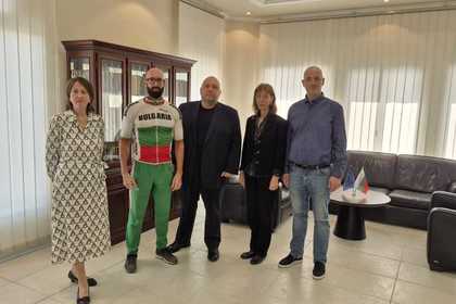 От София до Дубай – 5794 километра българска воля и дух.