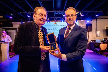 Почетният консул на България в Невада, Боб Милър, беше награден с най-високото отличие на МВнР - „Златна лаврова клонка“