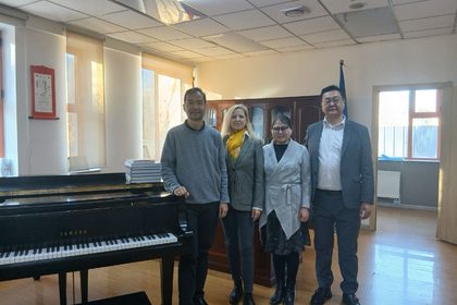 Проведена среща с ректора на Монголската държавна консерватория (МДК) проф. Шаравцерен Церенжигмед. 