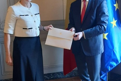 Новоназначеният посланик на Република България в Кралство Белгия Наталия Узунова връчи копия на акредитивните си писма на директора на дирекция “Протокол“ в МВнР на страната