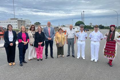 Посрещане на българския военен научноизследователски кораб „Св. св. Кирил и Методий“ (13 декември, Мар дел Плата)