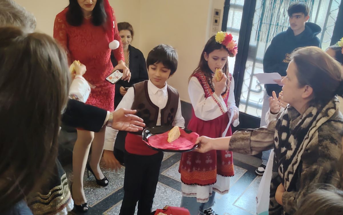 ДЕЦАТА ОТ БЪЛГАРСКОТО НЕДЕЛНО УЧИЛИЩЕ В МАРОКО ОТБЕЛЯЗАХА НАСТЪПВАЩИТЕ КОЛЕДНИ И НОВОГОДИШНИ ПРАЗНИЦИ